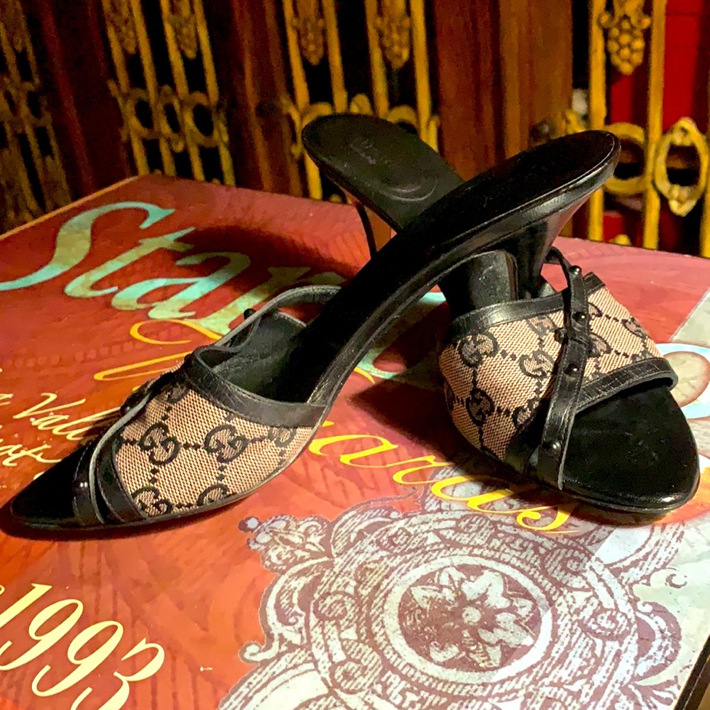 Vintage Gucci Black/Tan slides